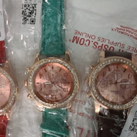 Women Watches Quartz Watch Geneva Rhinestone Cryst - Picture 2 of 2